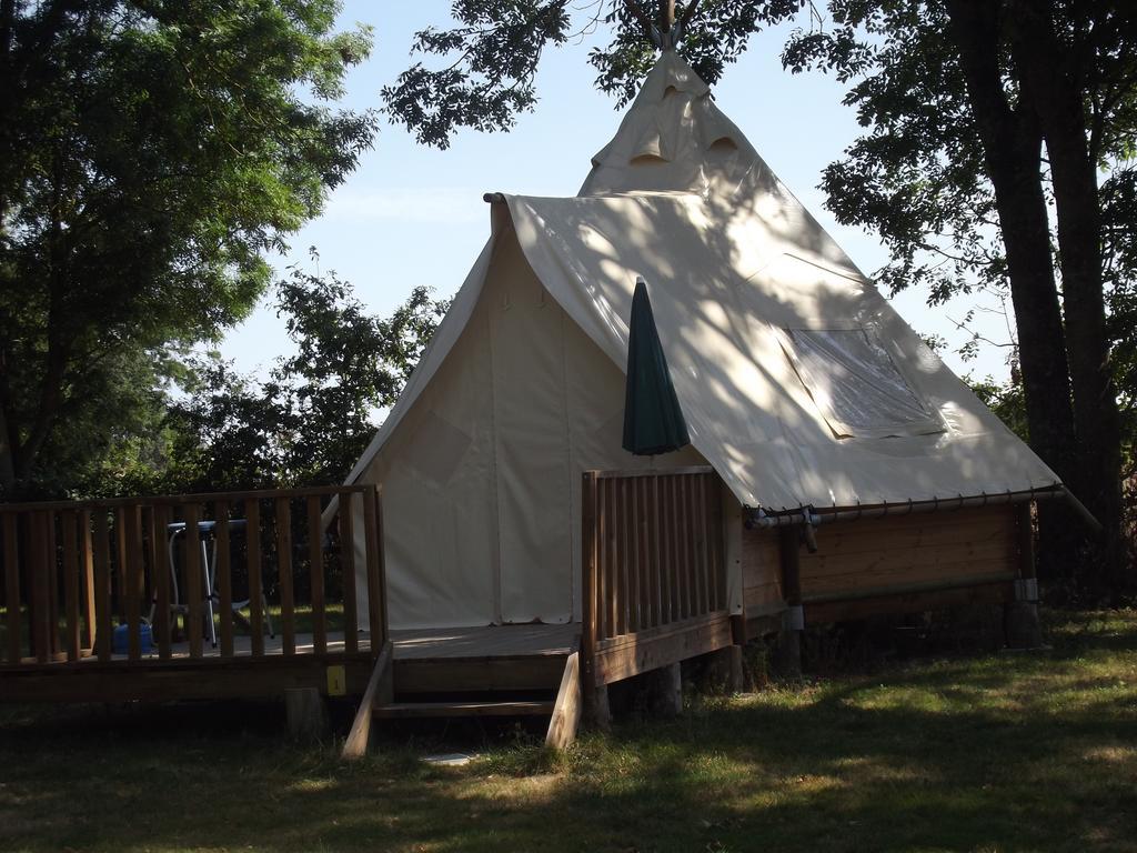 Camping Le Nid Du Parc Виллар-ле-Домб Экстерьер фото